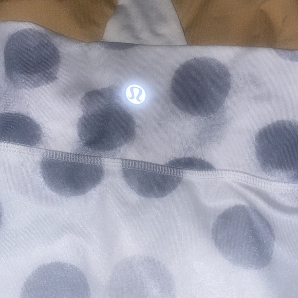 LULULEMON Deep Breath Seaside Dot Built In Shelf Bra Gym Workout Tank 8 - Picture 4 of 5